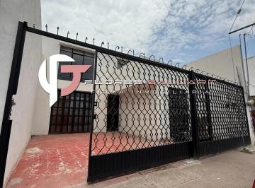 Casa · 250m² · 4 Recámaras · 1 Estacionamiento · Casa en Venta en El Fracc. Colinas del Río Al Poniente de La Ciudad P