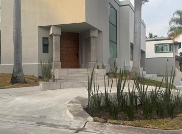 Casa de 4 habitaciones, Zapopan · Casa en Venta en Puerta de Hierro, Zapopan, a Pasos de Andares, Esquina con Doble Frente