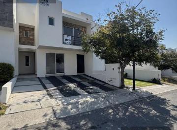 Casa · 237m² · 3 Recámaras · 2 Estacionamientos · Casa en Fraccionamiento El Condado