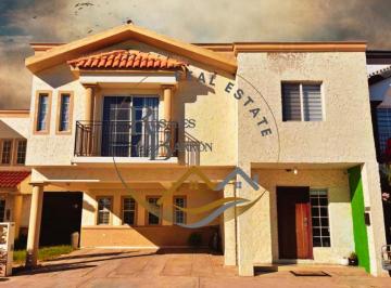 Casa de 4 habitaciones, Juárez · Casa en Venta en Canto de Verona, Sobre Calle Antioquia