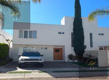 Casa · 158m² · 3 Recámaras · 2 Estacionamientos · Casa en Fraccionamiento Villas Palmira