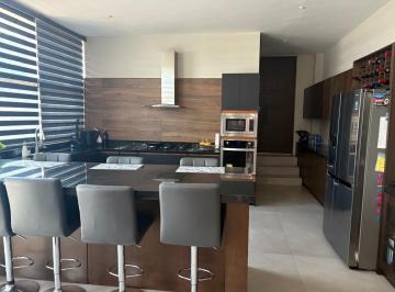 Casa · 315m² · 2 Recámaras · 2 Estacionamientos · Casa en Venta El Barrial