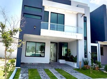 Casa en condominio de 4 habitaciones, Zapopan · Residencia Nueva en Venta en Exclusivo Coto en Jardin Real