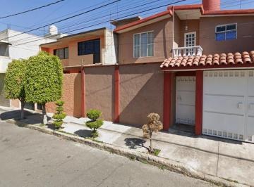 Casa de 4 habitaciones, Coacalco de Berriozábal · Casa en San Cristobal Coacalco, con Patio, Cerca de Parque, Plaza Comercial, Mercado y Vias Rapidas