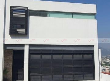 Casa · 545m² · 4 Recámaras · 2 Estacionamientos · Casa en Venta en Prados de La Silla