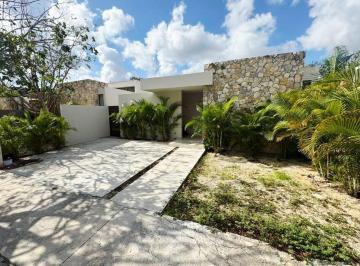 Casa · 151m² · 2 Recámaras · 2 Estacionamientos · Casa en Venta de 1 Nivel con Piscina en Privada Canaria Conkal - (4)