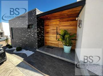 Casa · 352m² · 3 Recámaras · 4 Estacionamientos · Casa Renta Querétaro Corregidora en Privada /rs