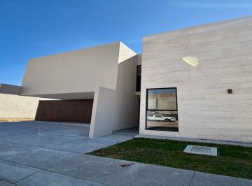 1 · Hermosa Casa Nueva de 4 Recámaras y Cto de Serv en Exclusiva Privada en Lomas del Campanario Norte!