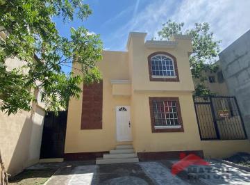 Casa · 180m² · 3 Recámaras · 2 Estacionamientos · Casa en Renta en Fracc. La Rosaleda