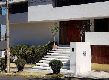 Casa · 890m² · 5 Recámaras · 4 Estacionamientos · Venta de Casa Sola en Puebla, Puebla