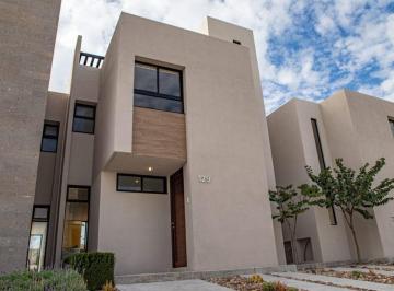 Casa de 3 habitaciones, Querétaro · Casa en Venta en Los Altos Juriquilla Querétaro con Roof Garden y Family Room en 3er Nivel