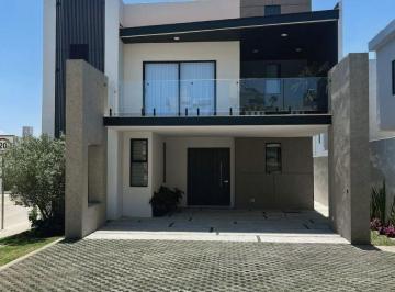Casa de 4 habitaciones, Pachuca · Exclusiva Casa en Venta Carolina con Roof Altara 164, Pachuca