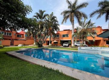 Casa · 135m² · 3 Recámaras · 2 Estacionamientos · Casa en Renta en Condominio en Burgos Bugambilias, en Temixco Morelos.