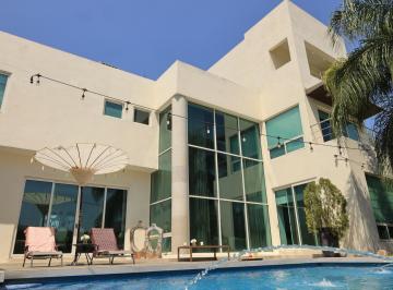 Casa · 1044m² · 6 Recámaras · 3 Estacionamientos · Casa - en Venta El Vergel Carretera Nacional