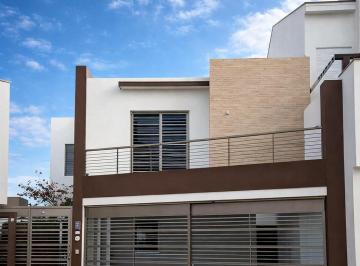 Casa de 3 habitaciones, Monterrey · Hermosa Casa en Privada con Alberca y Casa Club