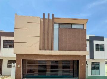 Casa · 3 Recámaras · 2 Estacionamientos · Casa - Iltamarindo