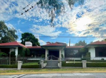 Casa · 460m² · 4 Recámaras · 2 Estacionamientos · Casa en Venta, Club de Golf Hacienda, 4 Recámaras