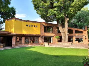 Hermosa residencia con espectacular Jardín. · Casa en Venta, Club de Golf Hacienda, 3 Recámaras.