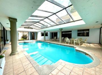Magnifica casa con alberca techada. · Casa en Venta, Club de Golf Hacienda, 3 Recámaras