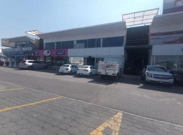 Plaza de 2 niveles. · Local Comercial en Renta, Plaza Atizapán, 136 m²