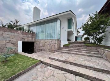 Casa · 650m² · 3 Recámaras · 3 Estacionamientos · Casa en Venta, Club de Golf Hacienda, 3 Recámaras.