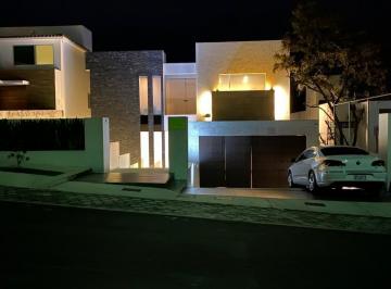 Fachada de la propiedad, seguridad 24 hrs. · Casa en Venta, Condado de Sayavedra, 5 Recámaras