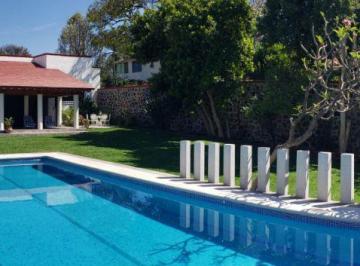 Impecable alberca con espacios · Casa en Venta, Lomas de Cuernavaca, 6 Recámaras