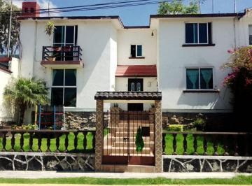 Casa de 2 Niveles · Casa en Venta, El Dorado, 5 Recámaras