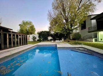 Alberca con chapoteadero · Casa en Venta, Club de Golf, 4 Recámaras