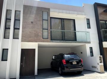 Casa · 196m² · 3 Recámaras · 2 Estacionamientos · Casa en Venta, Zona Esmeralda, 3 Recámaras.