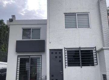 Casa · 300m² · 3 Recámaras · 3 Estacionamientos · Casa en Venta, Lomas de La Hacienda, 3 Recámaras