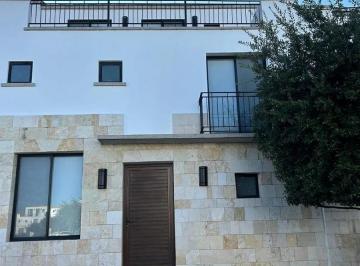Casa · 207m² · 3 Recámaras · 2 Estacionamientos · Casa en Venta, Querétaro, 3 Recámaras