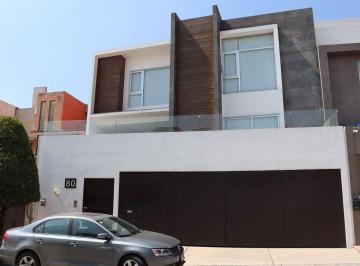 Casa · 386m² · 3 Estacionamientos · Casa en Venta, Lomas Verdes, 4 Recámaras
