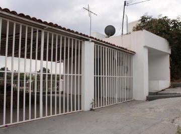 Casa · 254m² · 3 Recámaras · 2 Estacionamientos · Casa en Venta, Lomas de La Hacienda, 3 Recámaras