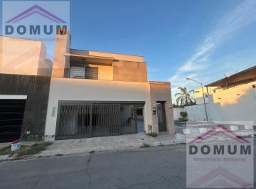 Casa · 3 Recámaras · 2 Estacionamientos · Casa - Cumbres Madeira
