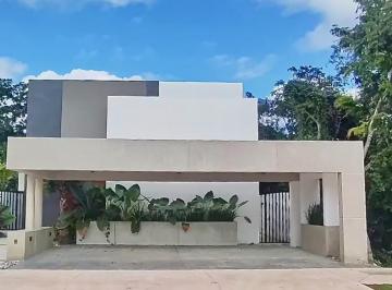 Casa · 417m² · 4 Recámaras · 2 Estacionamientos · Casa Nueva y Lujosa en Lagos del Sol / New And Luxurious Home in Lagos del Sol