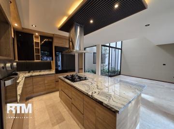 Casa · 282m² · 4 Recámaras · 2 Estacionamientos · Casa de 3 Pisos en Venta en San Ángel V