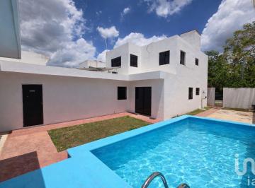 Casa · 279m² · 6 Recámaras · 2 Estacionamientos · Casa en Venta en Gran Santa Fe con 6 Recamaras en Esquina y Paneles Solares y Piscina.