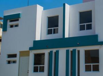 Casa · 75m² · 3 Recámaras · 2 Estacionamientos · Casa en Venta de 2 Niveles con Recámara en Planta Baja, Zona Norte de Morelia Cerca de Club Erandeni