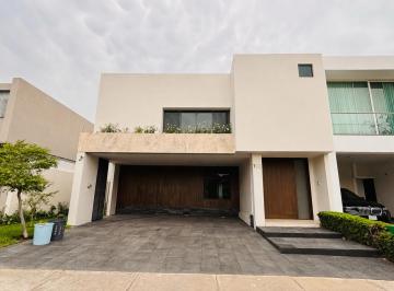 Casa de 4 habitaciones, Zapopan · Casa en Renta Av Universidad