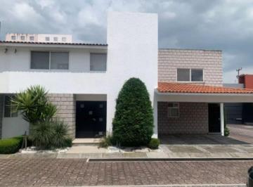 Casa de 4 habitaciones, Metepec · Casa con 260 m² Superficie de Terreno, 4 Habitaciones en Venta en Llano Grande