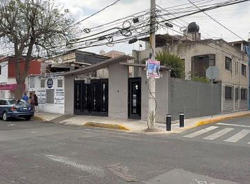 Casa · 232m² · 4 Recámaras · 5 Estacionamientos · Casa en Venta en Colonia del Gas
