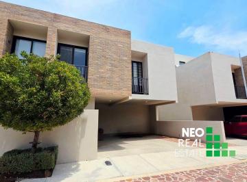 Casa de 3 habitaciones, El Marqués · Casa con Roof en Venta en Zibata
