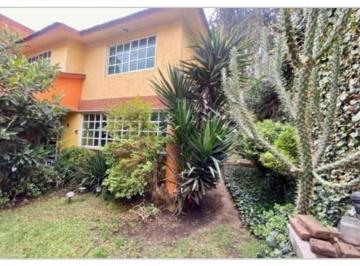 Casa · 327m² · 3 Recámaras · 3 Estacionamientos · Casa en Venta en San Bartolo Ameyalco 3 Recámaras