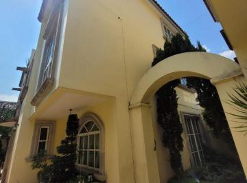 Casa · 322m² · 3 Recámaras · 2 Estacionamientos · Casa en Venta en Alcaldía Gustavo A. Madero con Terraza y 3 Recámaras