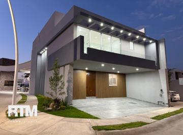 Casa · 430m² · 4 Recámaras · 3 Estacionamientos · Casa en Venta en San Ángel V