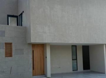 Casa · 180m² · 3 Recámaras · 2 Estacionamientos · Hermosa Casa en Venta en Parque Tlaxcala, Puebla