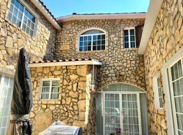 Casa · 206m² · 3 Recámaras · 2 Estacionamientos · Hermosa Casa en Venta en Fraccionamiento Cerrado Zerezotla, Puebla