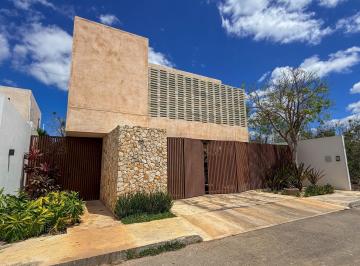 Casa · 400m² · 3 Recámaras · 2 Estacionamientos · Venta de Excelente Casa en Temozón Norte