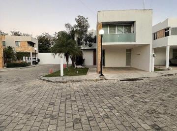 Casa en condominio de 3 habitaciones, Mérida · Casa en Renta en Santa Gertrudis Copo con 220 m² Terreno y 3 Recámaras